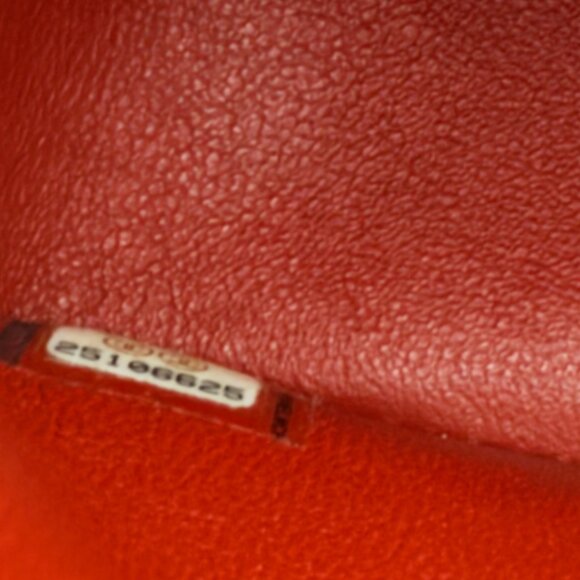 CHANEL Timeless Classic Mini Flap Bag Caviar Leather in Red - Picture 2 of 14